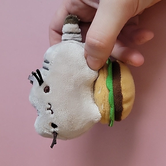 Pusheen Accessories - Pusheen Series 1 Mystery Box Hamburger Keychain - Lowest Price